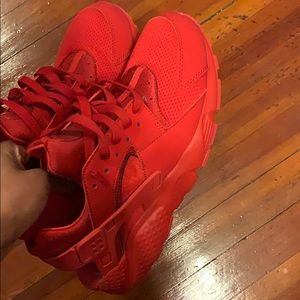 Red Huaraches Size 7 GS 7.5/10